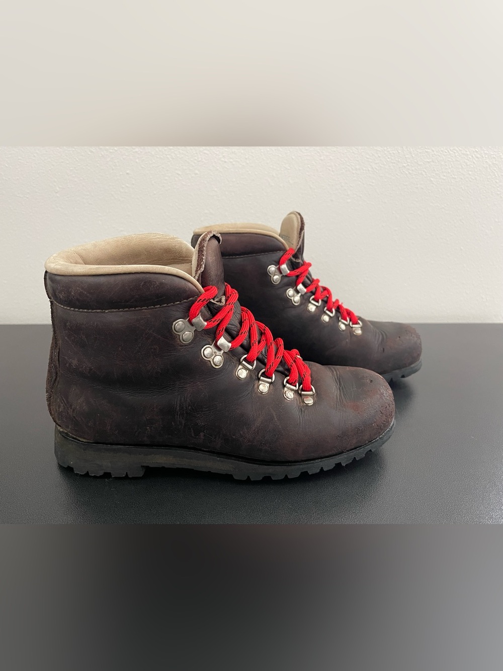 Vintage women’s Brown Leather Merrell Hiking Boots with Red Laces made in Italy
